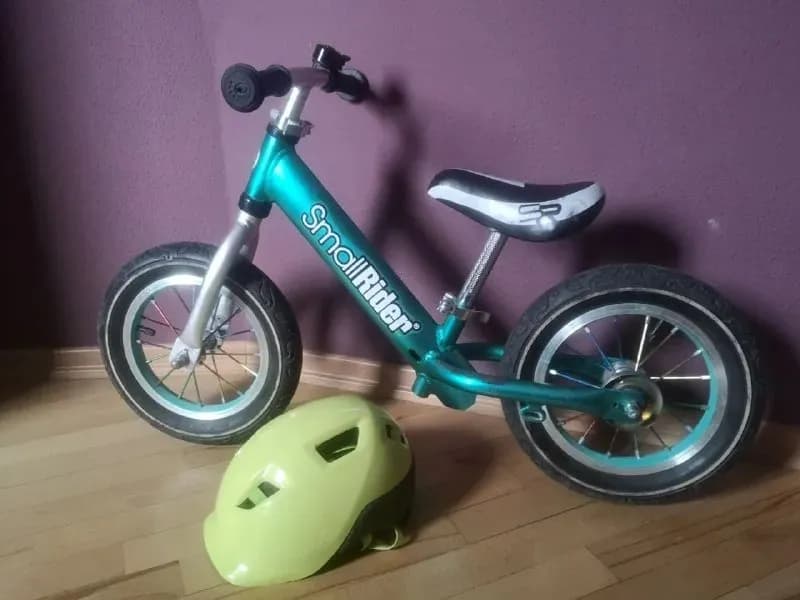 SmallRider + шлем. Колеса пневматические, 12 дюймов. Полностью исправен, есть потертости на седле и — Тбилиси — 100 ₾