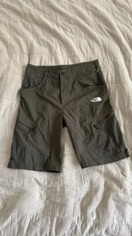 1) Шорты The North Face. Легкие. Новые, вышел в них 2 раза. Размер 32 (M). 100 лари — Тбилиси — 100 ₾