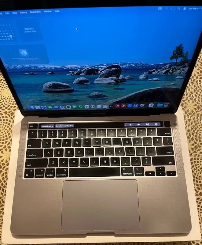MacBook Pro (M1-2020) в отличном состоянии с коробкой. 8/256 ГБ. Цена: 1600 лари — Тбилиси — 1 600 ₾