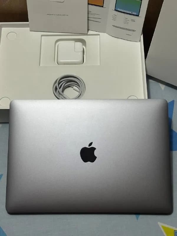 MacBook Air M1 2020 года, цвет «космический серый», 13 дюймов, 8 ГБ оперативной памяти, 256 ГБ SSD, — Тбилиси — 1 100 ₾