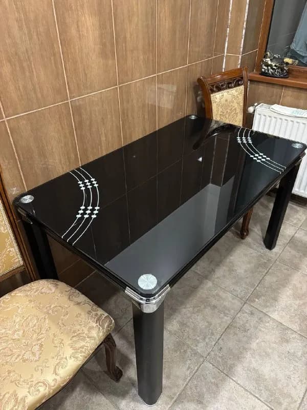 Стол 137×80см — Тбилиси — 40 ₾