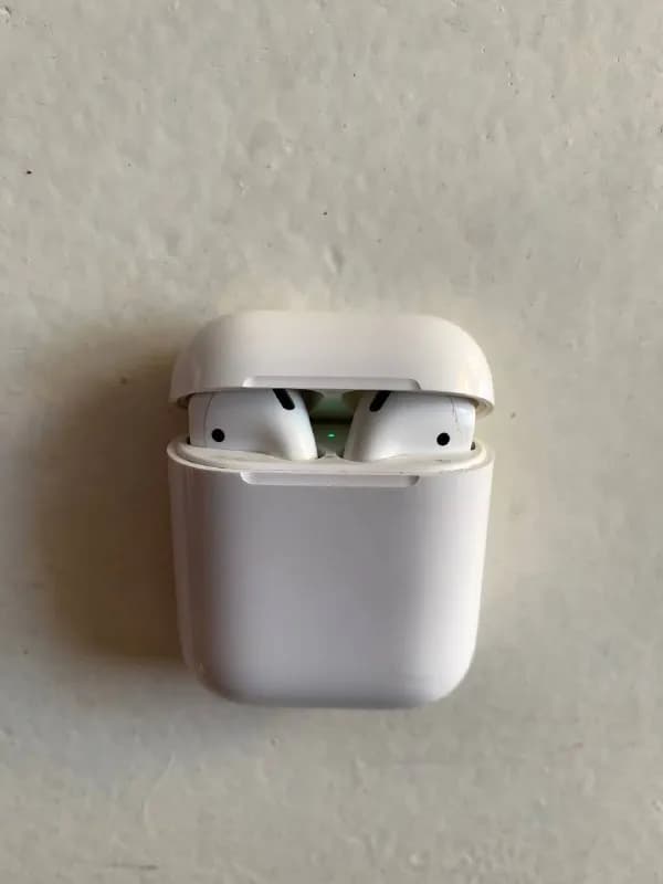 1. AirPods — Тбилиси — 30 ₾