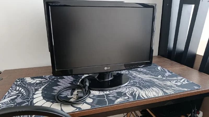 Full HD монитор LG 22» + DVI кабель в комплекте — Тбилиси — 135 ₾