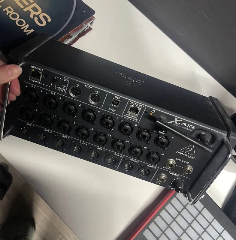 Behringer X Air XR18 цифровой микшер / аудиоинтерфейс — Батуми — 1 000 ₾