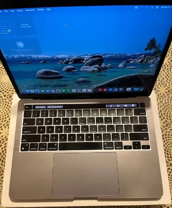 MacBook Pro (M1-2020) в отличном состоянии с коробкой. 8/256 ГБ. Цена: 1600 лари — Тбилиси — 1 600 ₾