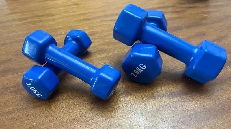 4 гантели, 2 по 2 кг и 2 по 1 кг, хорошо подойдет для детей:) — Тбилиси — 50 ₾