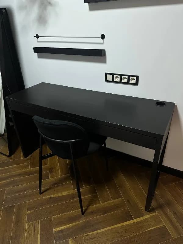 1. Стол IKEA — Батуми — 250 ₾
