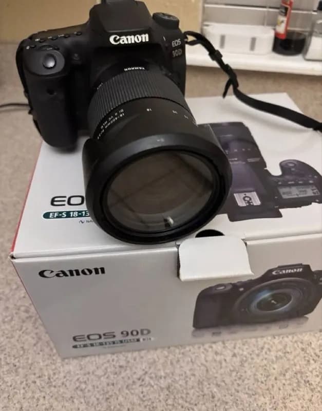 Canon EOS 90D Black DSLR Camera W/ TAMRON 18-400mm f3.5-6.3 Di II VC HLD Lens — Батуми