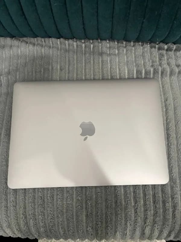 Macbook air M1 13.3 inch — Батуми — 1 200 ₾