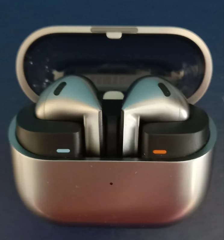 Galaxy Buds 3 в цвете Silver. — Тбилиси — 220 ₾