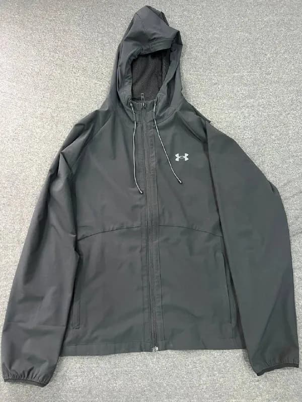 Ветровка Under Armour размер L — Батуми — 150 ₾