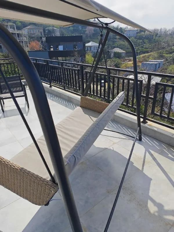 Уличные качели — Батуми — 500 ₾