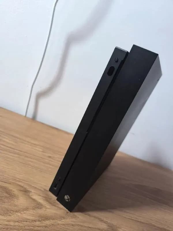 Xbox One X 1TB + игры — Тбилиси — 350 ₾