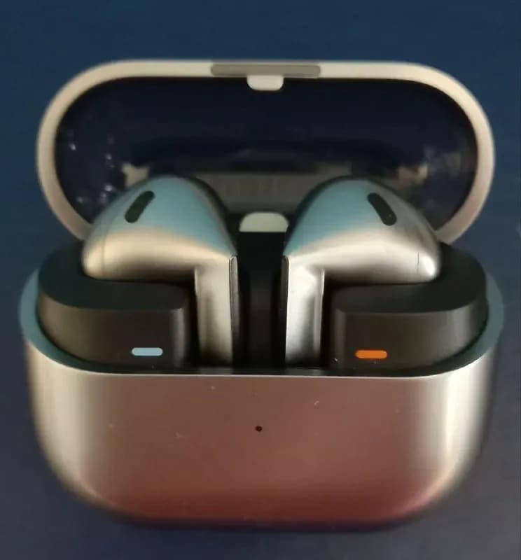 Galaxy Buds 3 в цвете Silver. — Тбилиси — 220 ₾