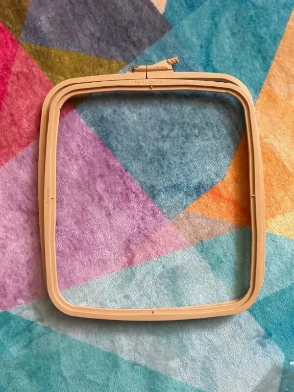 Пяльцы Nurge пластиковые и деревянные — Батуми — 15 ₾