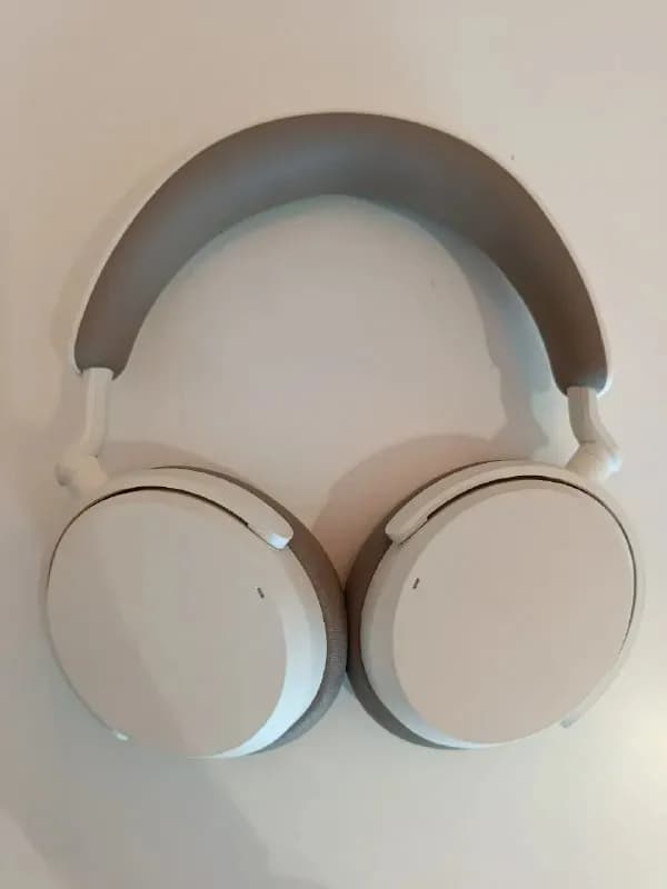 Sennheiser Accentum. — Батуми — 449 ₾