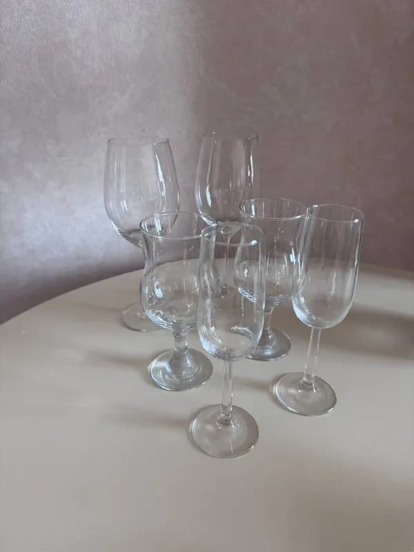 Бокалы, ролл, скатерть, сервиз — Тбилиси — 20 ₾