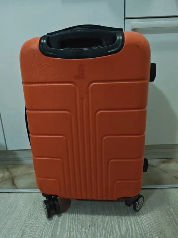 Чемодан для ручной клади — Батуми — 30 ₾