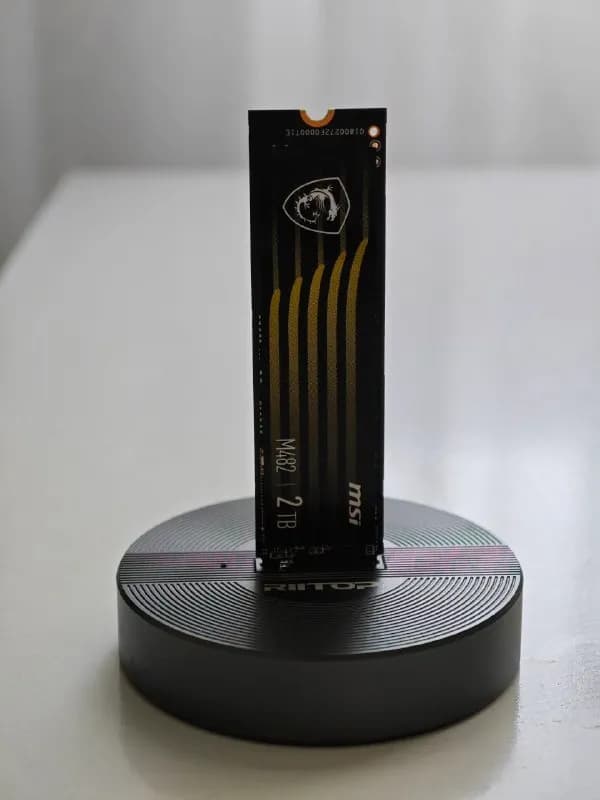 SSD NVMe 2TB MSI M482 и док-станция 40Гбит/с — Батуми — 700 ₾