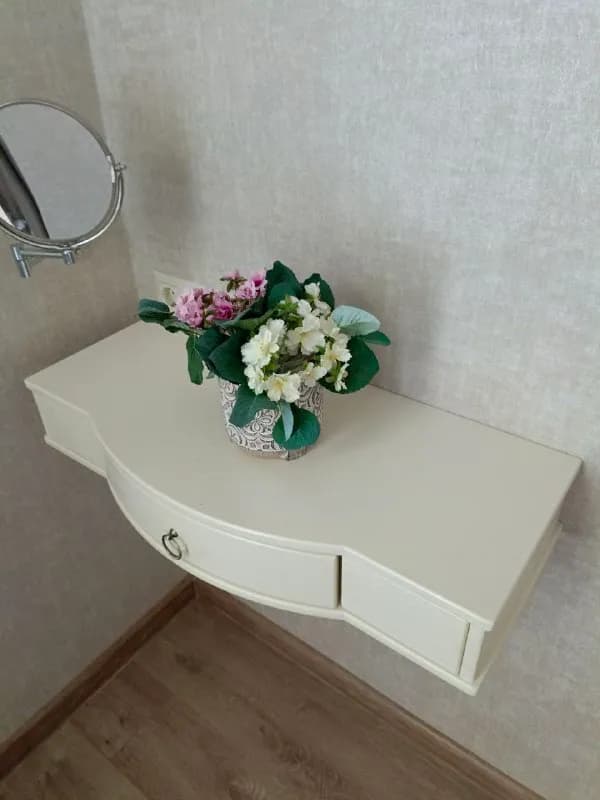 Консоль подвесная/туалетный столик из массива дерева — Батуми — 230 ₾