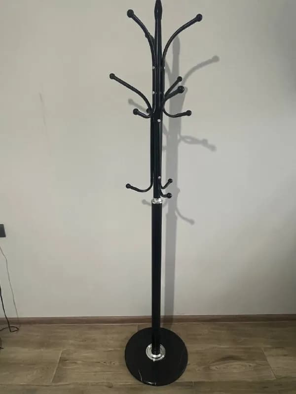 Вешалка высокая металлическая — Батуми — 75 ₾