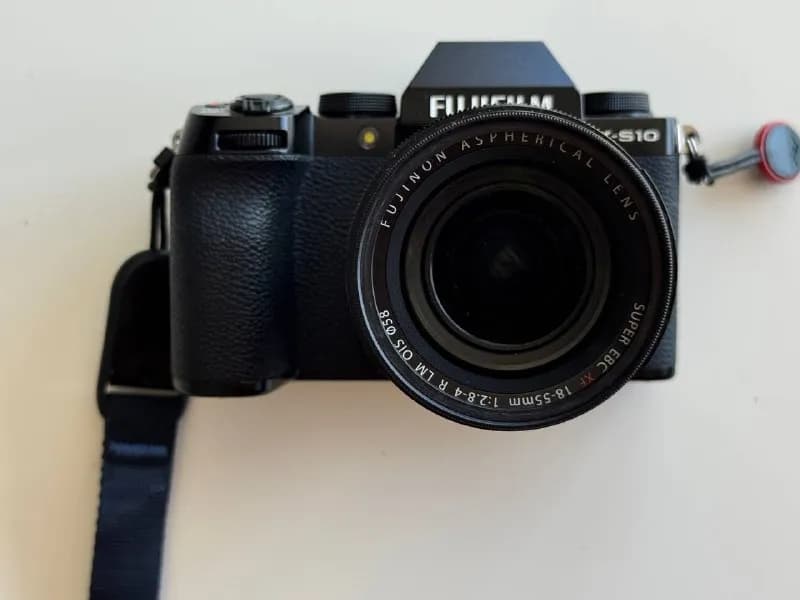 Fujifilm x-s10 и объектив Fujifilm fx 18-55mm F2.8-4R LM OIS. — Тбилиси — 3 000 ₾
