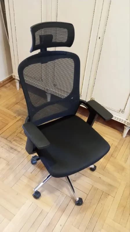 5 колесах. Подлокотники фиксированные. — Тбилиси — 150 ₾