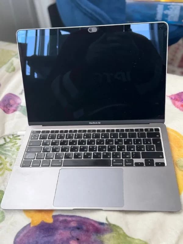 Macbook air '13, 9.1 на базе intel i7. Работает без нареканий. 1000 лари. — Тбилиси — 1 000 ₾