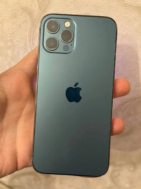 iPhone 12 Pro, менялся экран — Батуми — 300 ₾