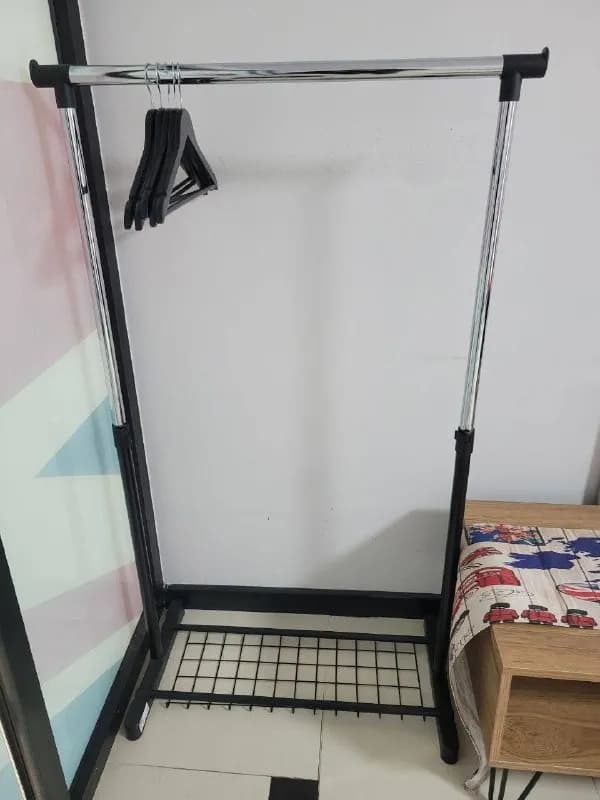 Вешалка с вешалками — Батуми — 40 ₾