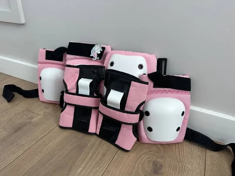Защита и брошка единорожка — Батуми — 30 ₾