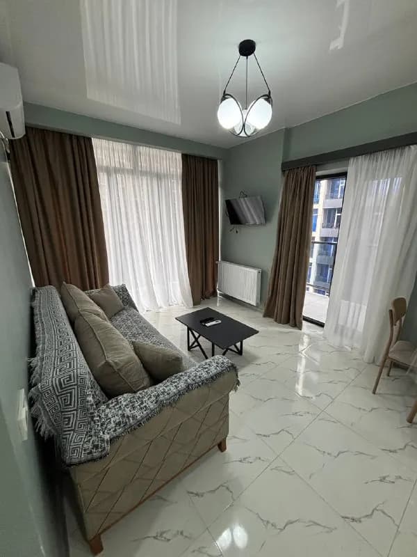 60 м² квартиру 1+1 с новым ремонтом, посудомойка, духовка, газовое отопление. Новый дом рядом с Метро — Батуми — 500 $