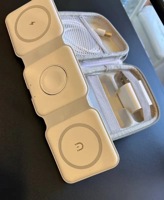 Magnetic Foldable 3-in-1 Mag-Safe Charger. Компактный и удобный дизайн для путешествий. Адаптер пита — Батуми — 100 ₾