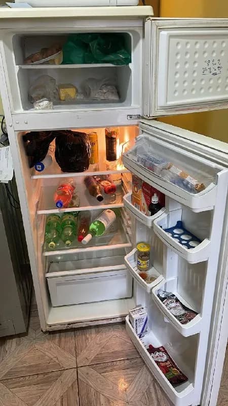 Холодильник — Батуми — 200 ₾