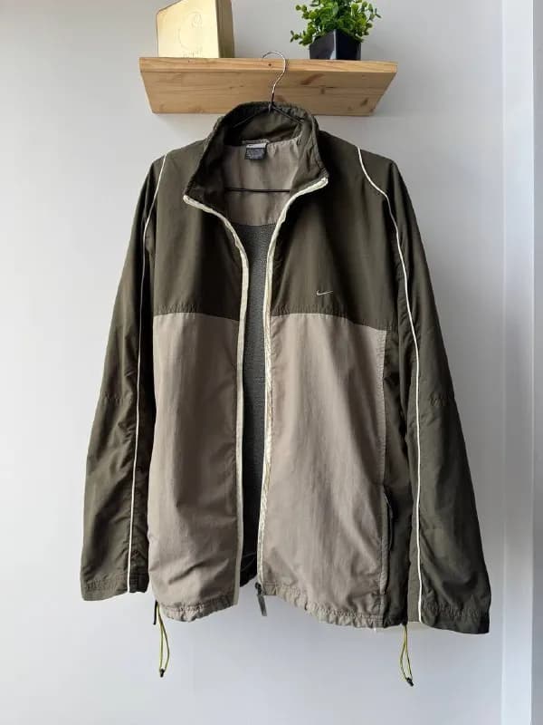 Ветровка Nike размер L — Батуми — 95 ₾