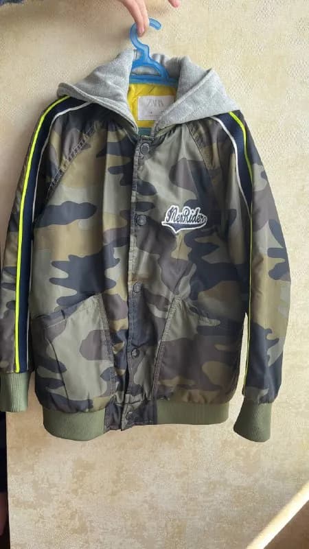 6-7 лет 128 см ZARA (до 8 лет не дотягивает как на этикетке написано) в отличном состоянии — Батуми — 40 ₾