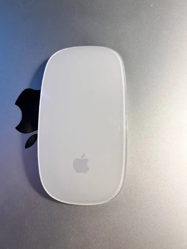 Apple Magic Mouse. Полностью рабочая, кнопки не липнут, работает от 2х батареек. 60 лари — Батуми — 60 ₾