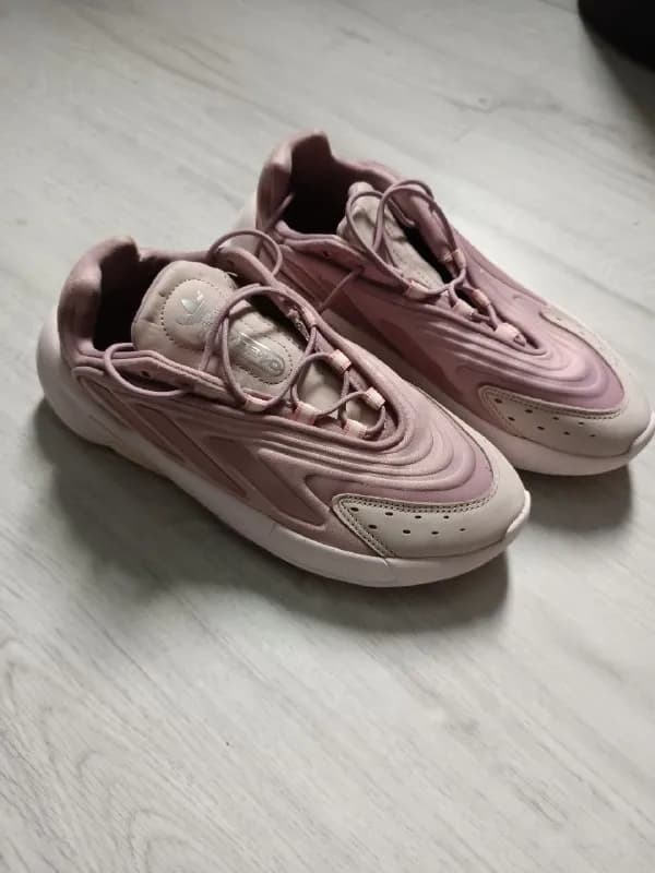 Ozelia в пудрово-розовой расцветке от немецкого бренда adidas. — Батуми — 70 ₾