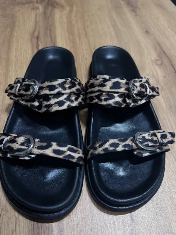 Одежда и обувь (Zara, кожаные босоножки, жилетка, джинсовка) — Батуми — 50 ₾