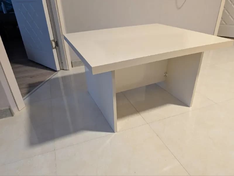 Стол 88×76×50 — Батуми — 100 ₾