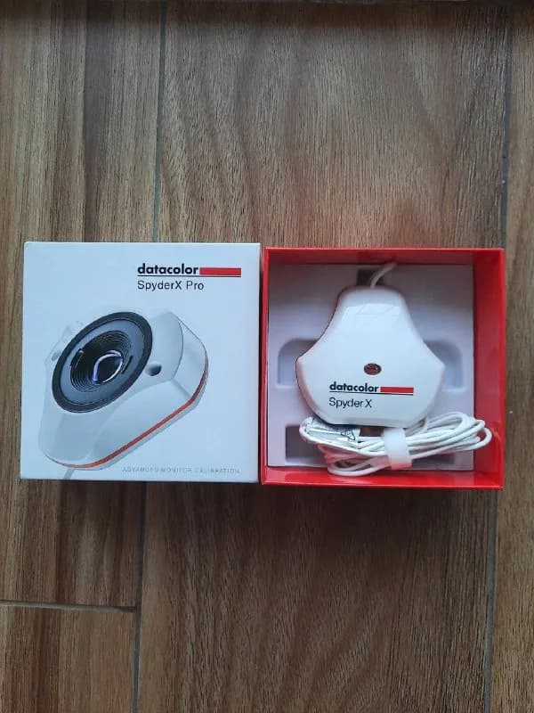 1.Spyder Pro — профессиональный калибратор монитора для точной настройки цветопередачи (200 лари, но — Батуми — 200 ₾