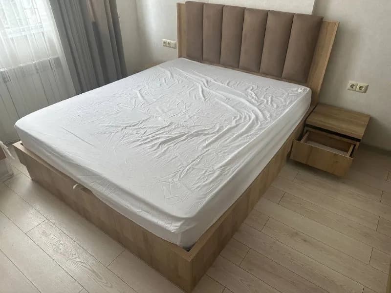 Комплект: кровать 160×200, матрас и тумбочки — Батуми — 650 ₾