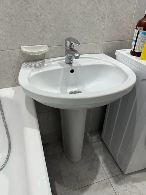 Раковина на ножке со смесителем — Батуми — 50 ₾