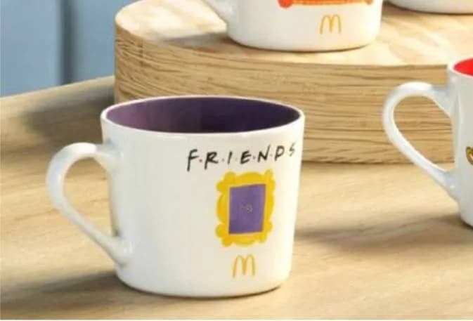 Фиолетовая кружка Friends из коллекции Макдональдс — Батуми