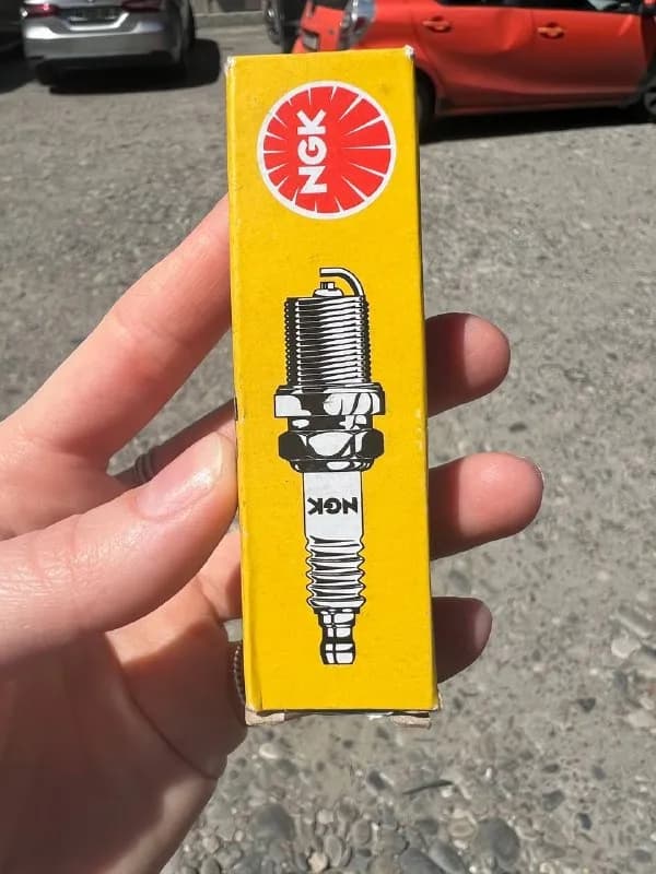 Свечи на авто комплект 4 шт — Батуми — 60 ₾