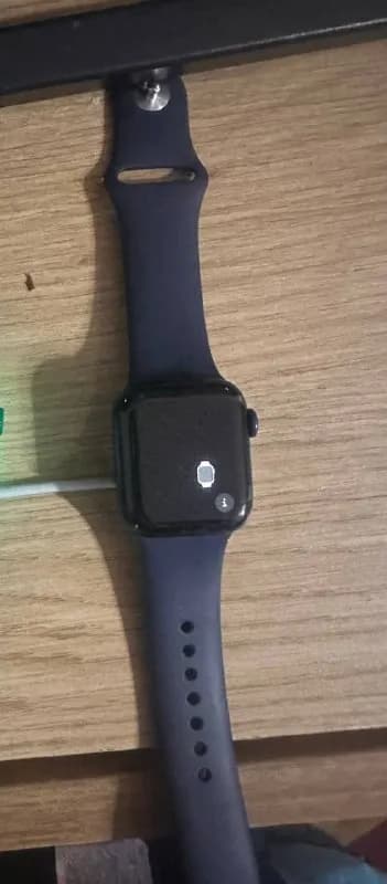 Apple watch 6 series в хорошем состоянии продам 100 лари или обменяю зарядкой с адаптером tapy-c на — Батуми — 100 ₾