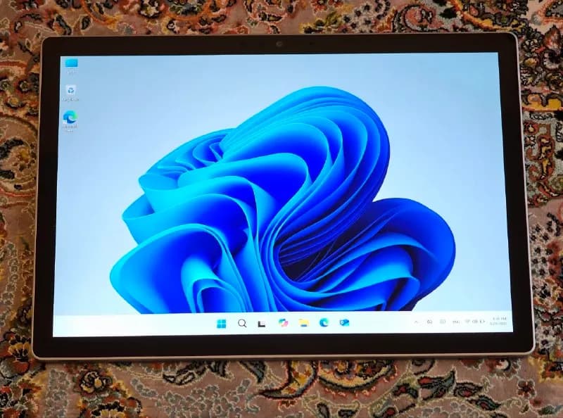 2в1 Microsoft Surface Book [телефон].5» (Intel Core i5-8350U, 8GB RAM, 256 GB) — Батуми — 750 ₾