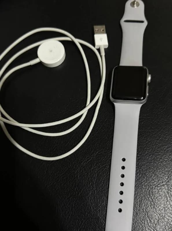 Apple watch series 3 38 mm, 180 лари, торг уместен, без коробки, оригинальная зарядка имеется. — Батуми — 180 ₾
