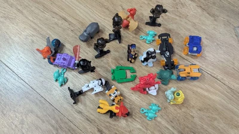 Маленькие игрушки и фигурки б/у — Батуми