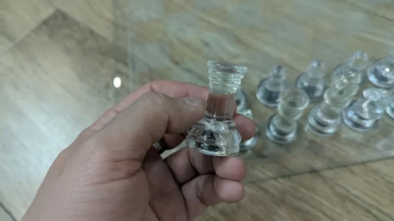 Стеклянные шахматы с прозрачной доской — Батуми — 15 ₾